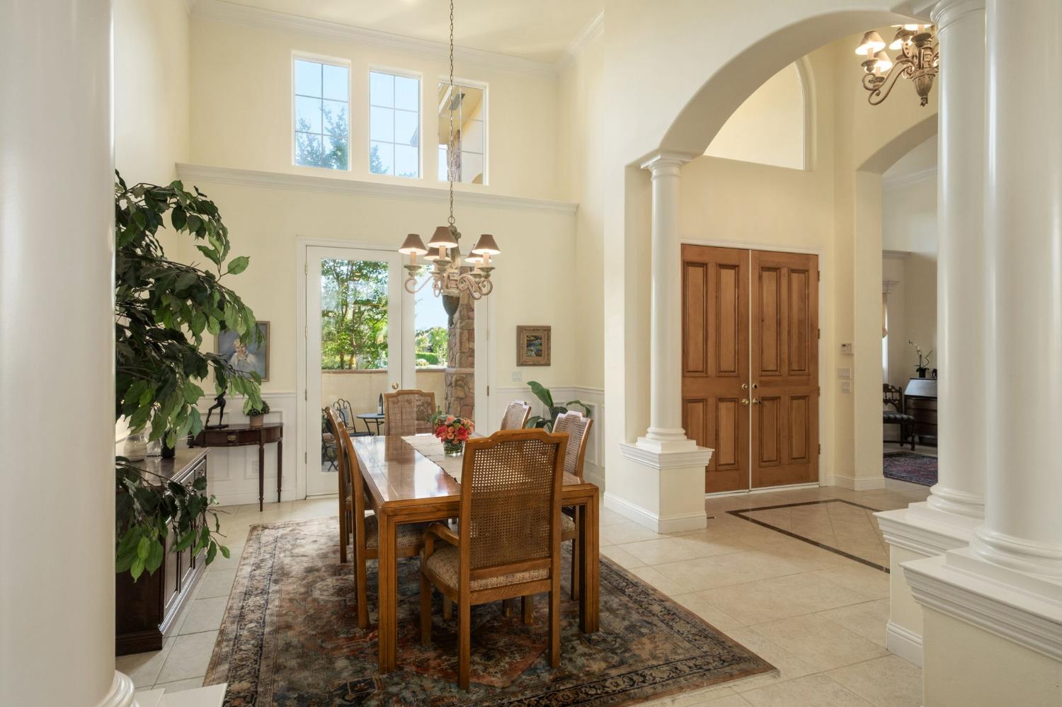 3386 East Vía Monte Verdi Clovis, CA 93619 - Photo 12 of 51 a dining room with furniture and window