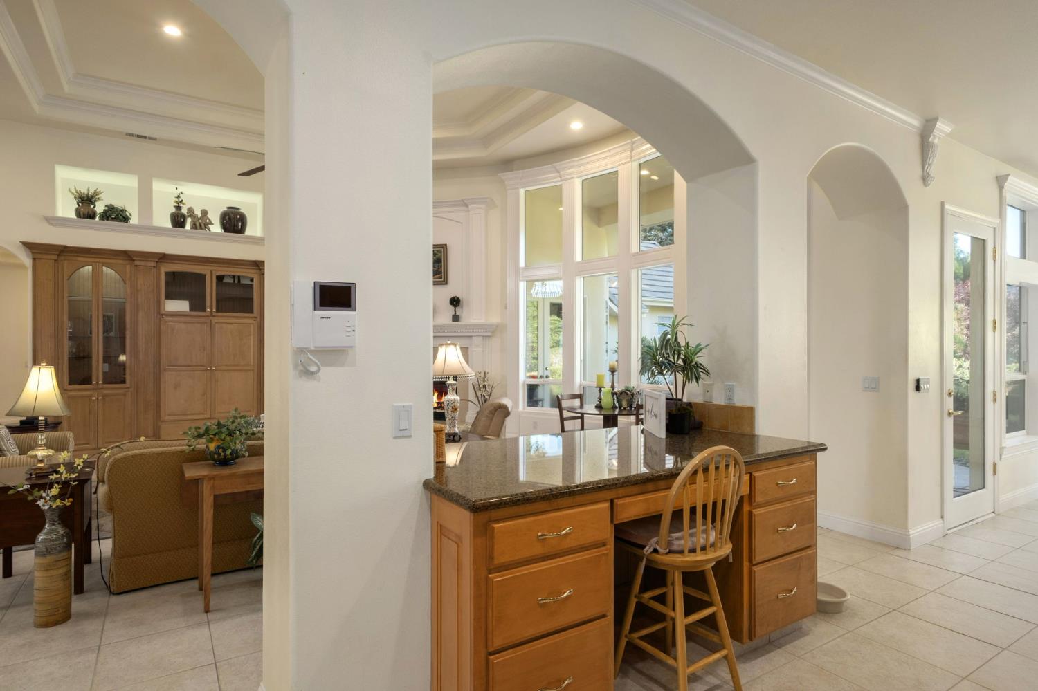 3386 East Vía Monte Verdi Clovis, CA 93619 - Photo 21 of 51 a dining room with furniture and window