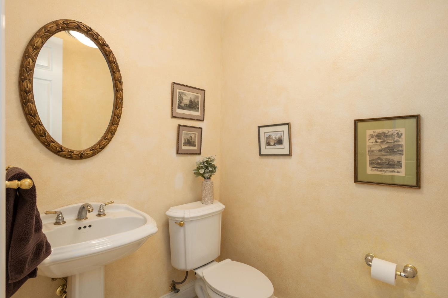 3386 East Vía Monte Verdi Clovis, CA 93619 - Photo 35 of 51 a bathroom with a toilet sink and mirror
