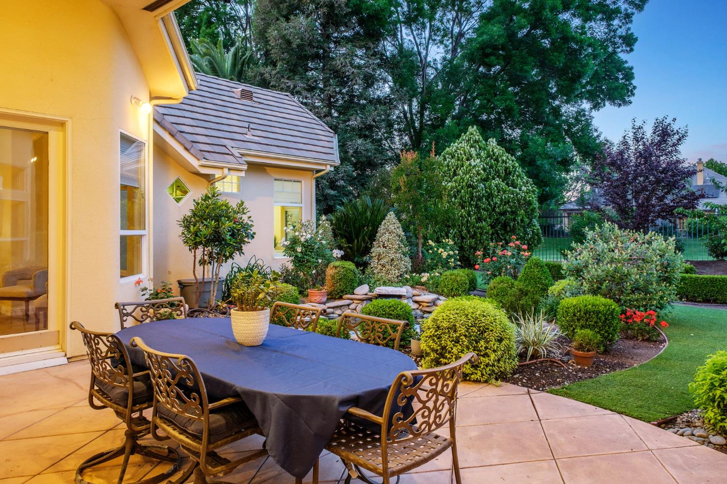 3386 East Vía Monte Verdi Clovis, CA 93619 - Photo 36 of 51 a patio with table and chairs and potted plants
