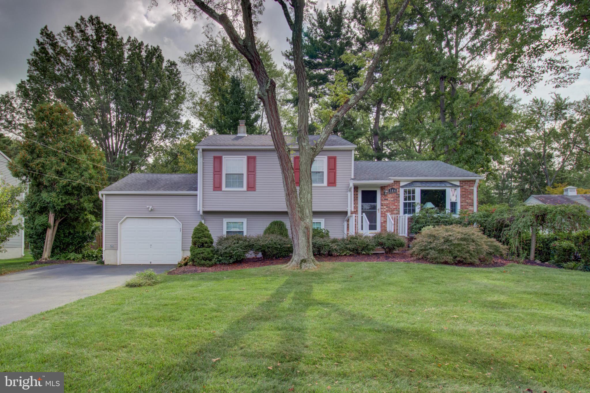 584 Mercer Street Hamilton, NJ 08690 - Photo 3 of 43 Gallery Image 3