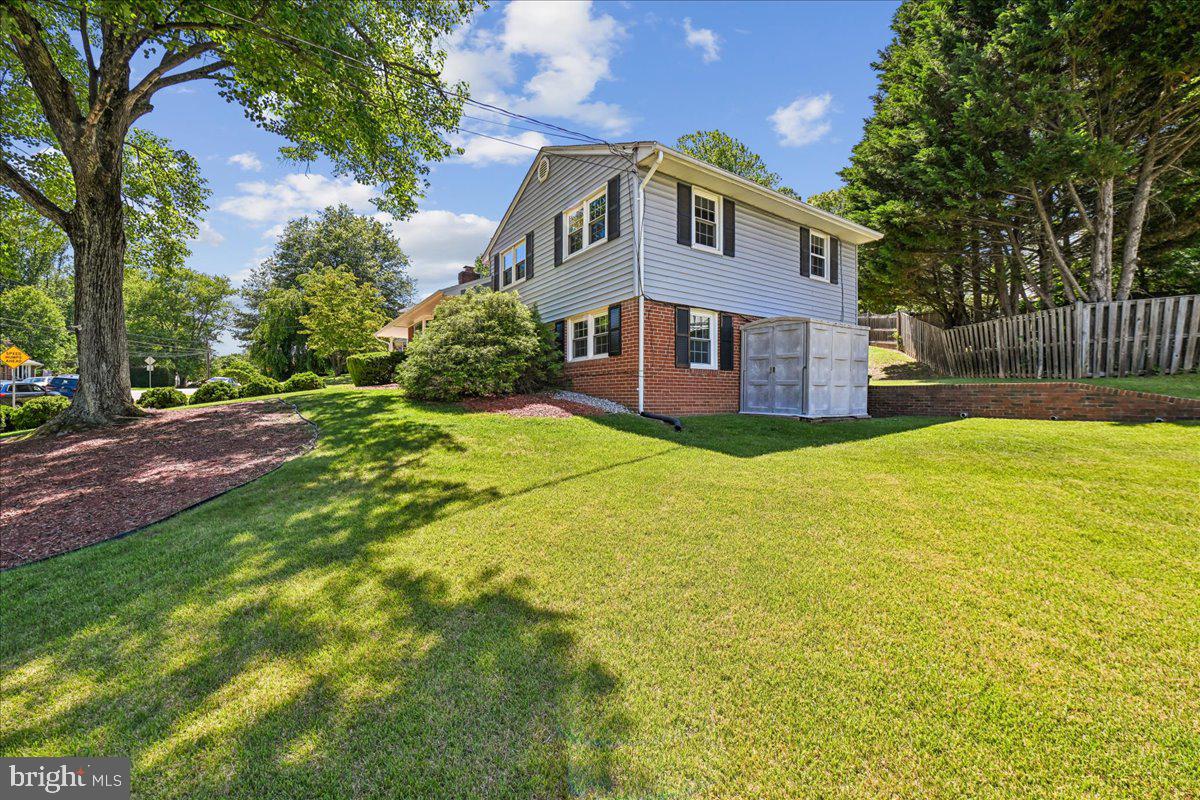 5643 Inverchapel Road Springfield, VA 22151 - Photo 12 of 65 Side