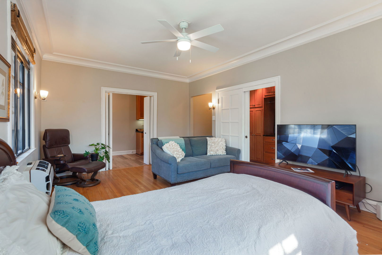 734 Noyes Street, Unit O2 Evanston, IL 60201 - Photo 8 of 24 Gallery Image 8