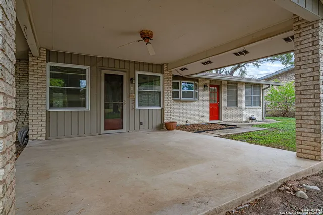 a view of a house with backyard and porch