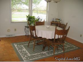394 Cravens Road Springfield, IL 62712 - Photo 2 of 9