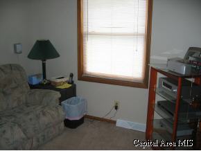 394 Cravens Road Springfield, IL 62712 - Photo 5 of 9