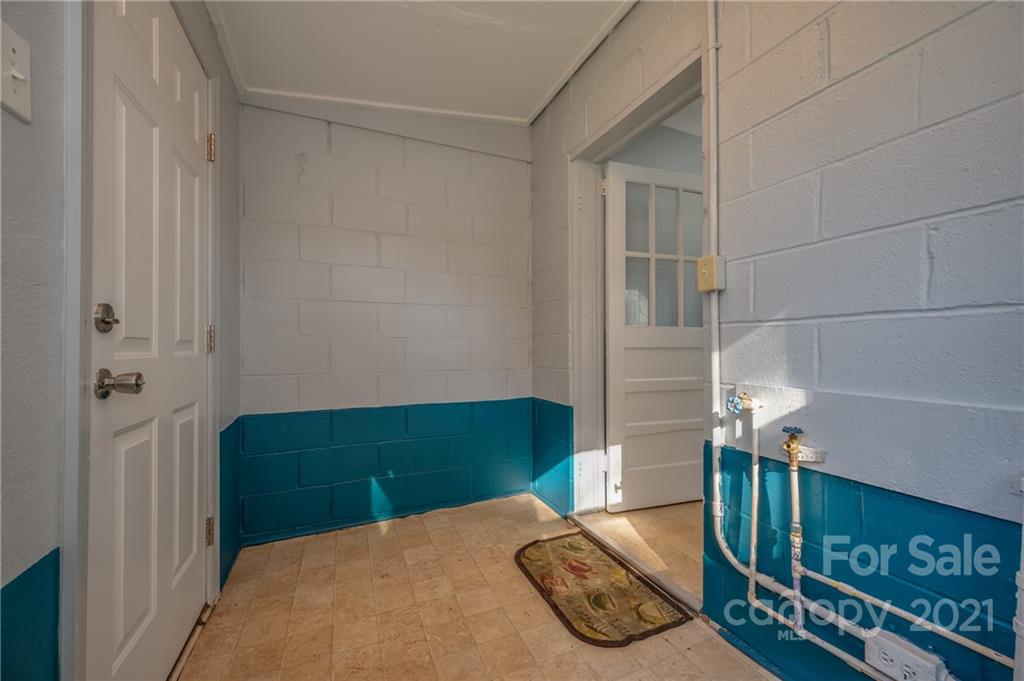 135 North Ridgecrest Avenue Rutherfordton, NC 28139 - Photo 15 of 18 a bedroom with a bed and a window
