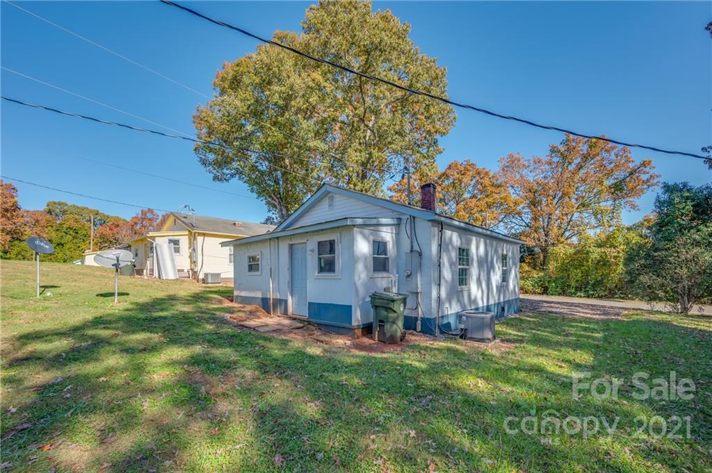 135 North Ridgecrest Avenue Rutherfordton, NC 28139 - Photo 16 of 18 a front view of a house with a yard