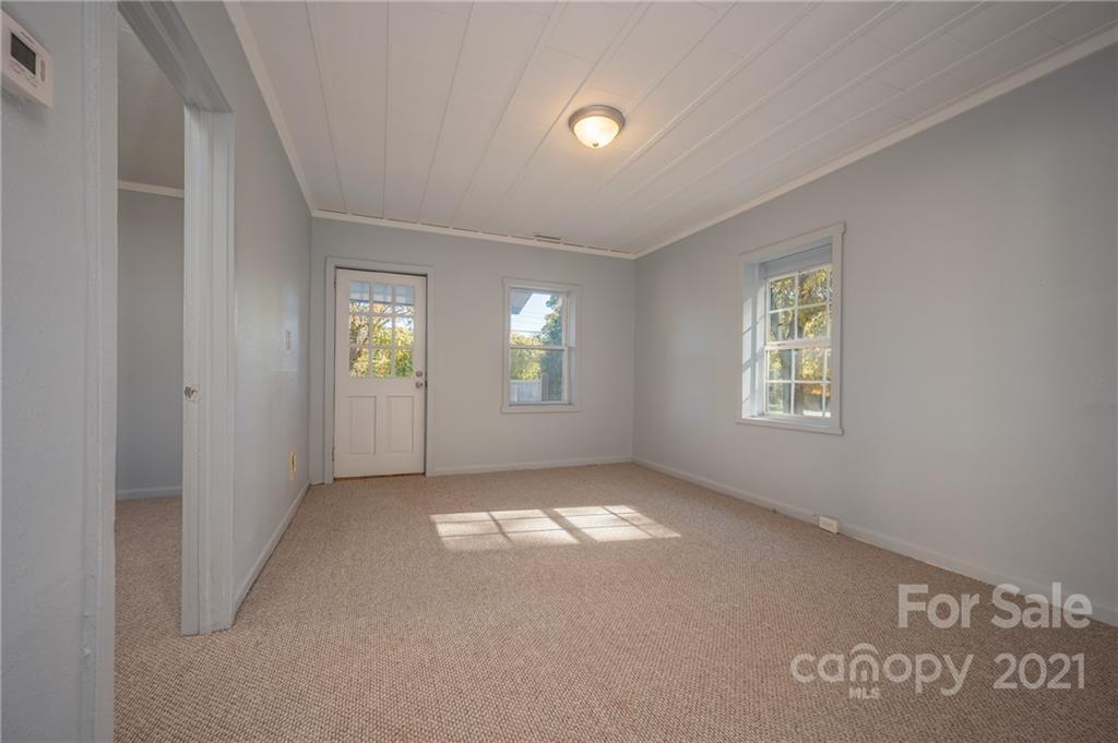 135 North Ridgecrest Avenue Rutherfordton, NC 28139 - Photo 4 of 18 an empty room with windows