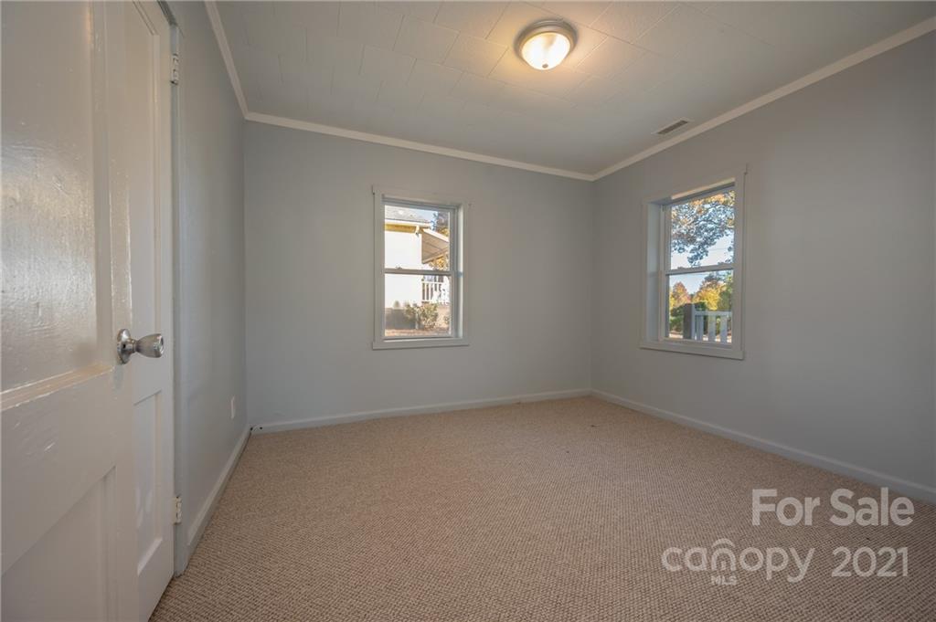 135 North Ridgecrest Avenue Rutherfordton, NC 28139 - Photo 9 of 18 an empty room with windows