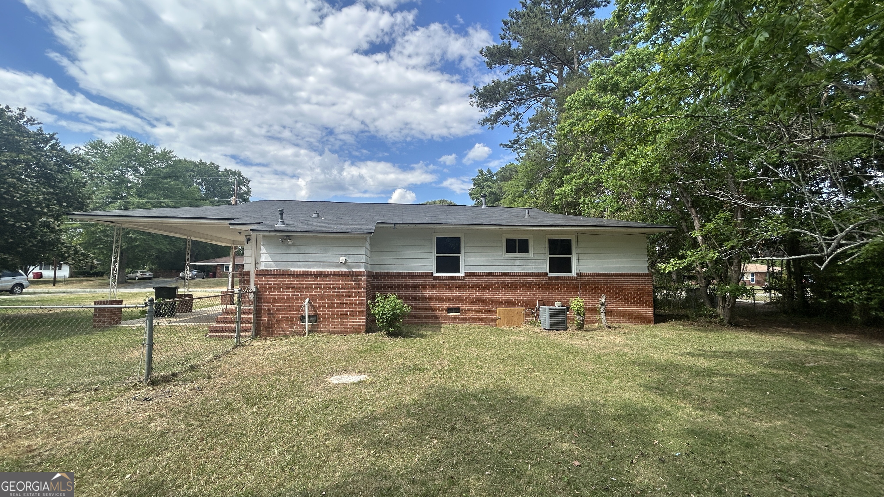 2552 Allan Way Macon, GA 31206 - Photo 14 of 14 front view of a house with a yard