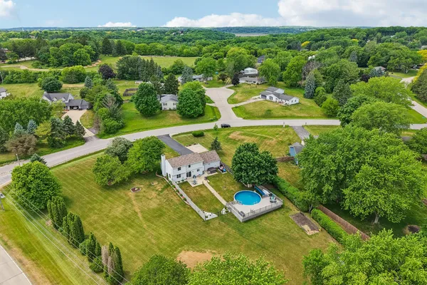 $515,000 | W276-s9060 Hidden Lakes Drive, Mukwonago, WI 53149