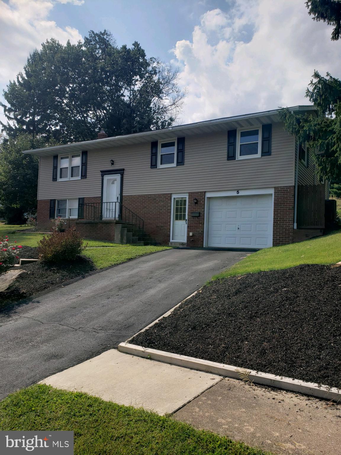 5 Briarcliff Road Elizabethtown, PA 17022 - Photo 1 of 19 Gallery Image 1