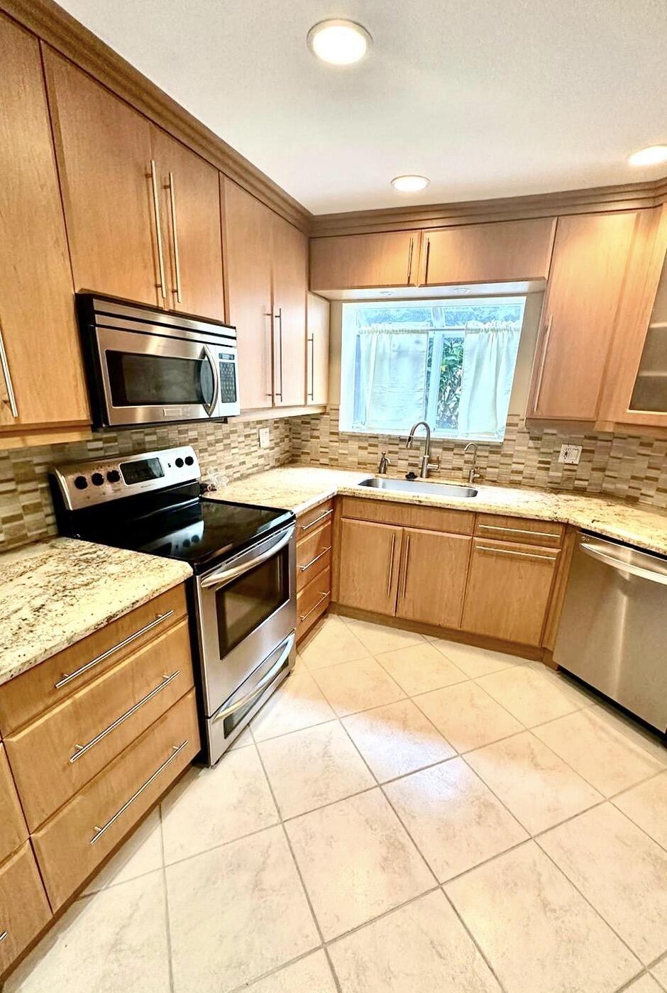 22641 Caravelle Circle, Unit 22641 Boca Raton, FL 33433 - Photo 11 of 27 IMG_6247