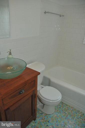 310 Franklin Place Silver Spring, MD 20901 - Photo 2 of 10 Bath #1