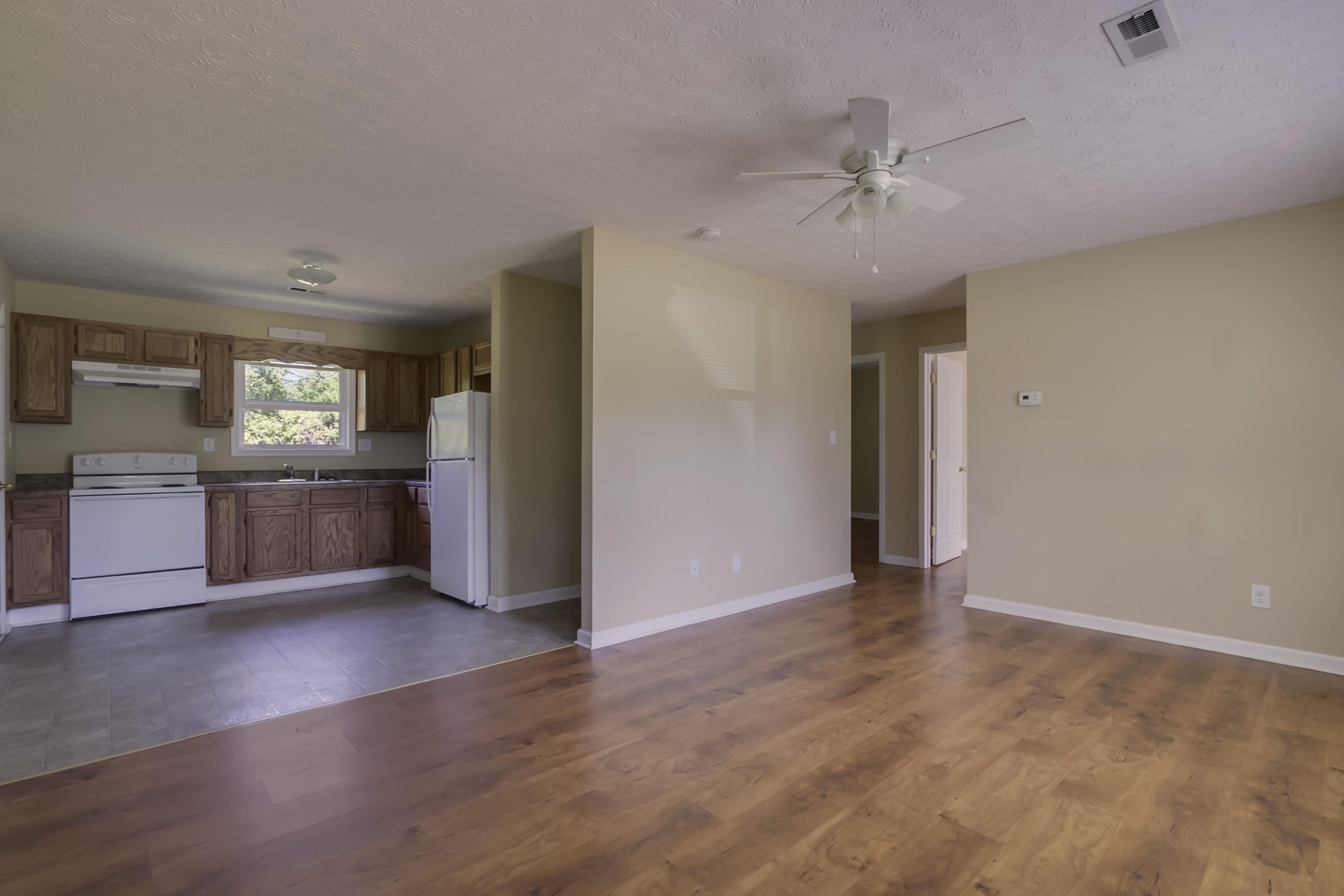 613 Laurel Bluff Road Kingston, TN 37763 - Photo 2 of 21 02_LaurelBluffRoad_609-611-613_Living01