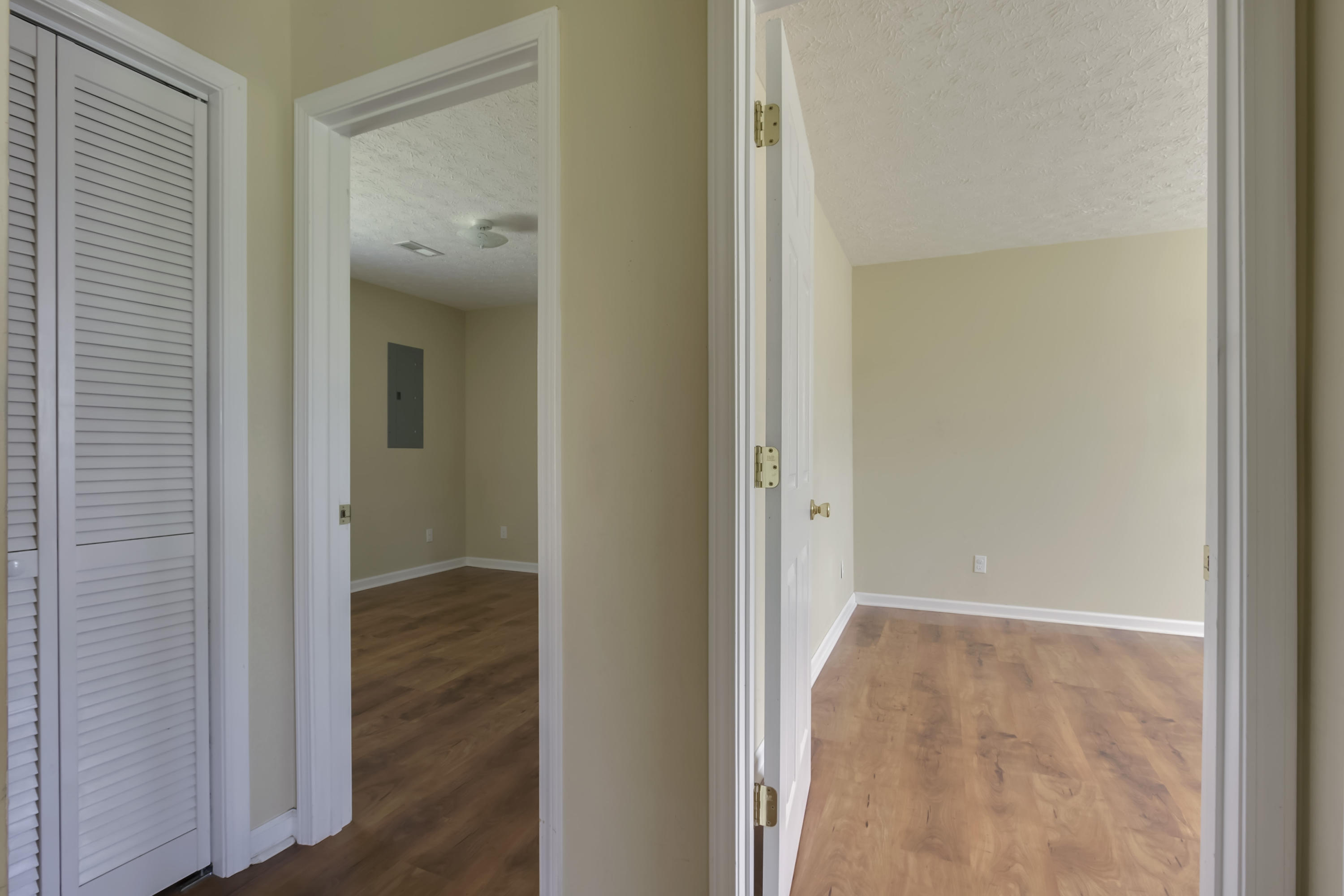613 Laurel Bluff Road Kingston, TN 37763 - Photo 12 of 21 12_LaurelBluffRoad_609-611-613_BedroomEn