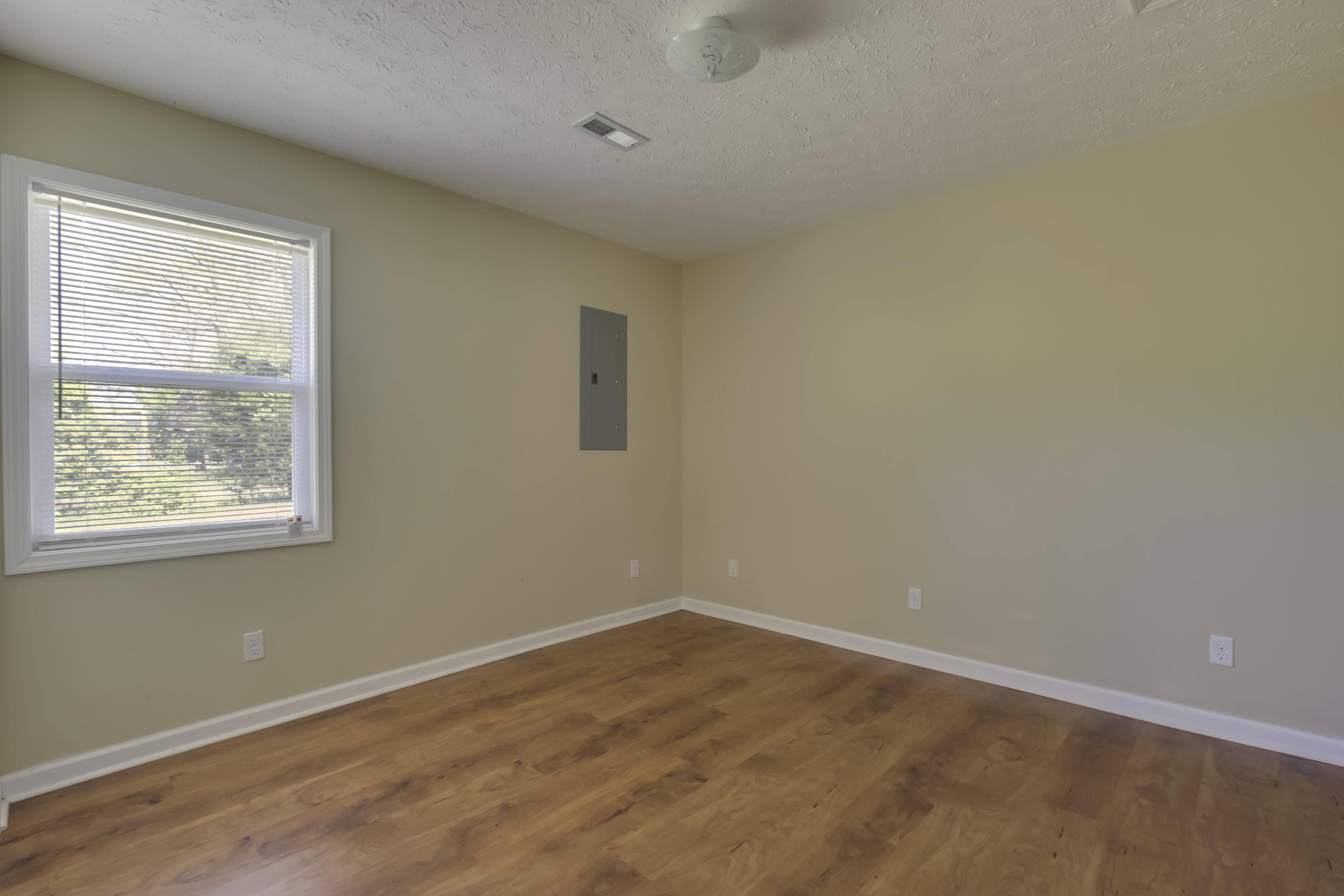 613 Laurel Bluff Road Kingston, TN 37763 - Photo 13 of 21 13_LaurelBluffRoad_609-611-613_Bedroom1_