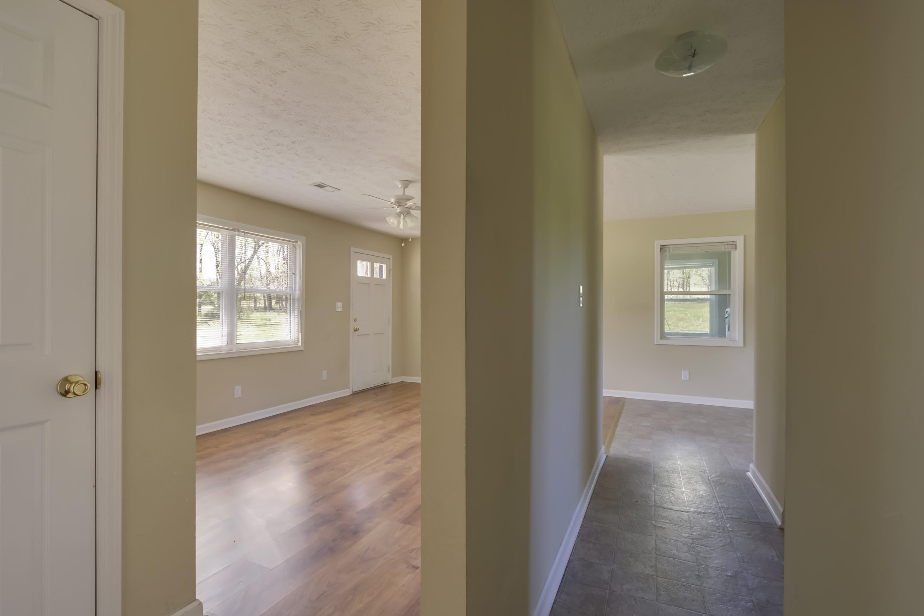 613 Laurel Bluff Road Kingston, TN 37763 - Photo 15 of 21 15_LaurelBluffRoad_609-611-613_Hall