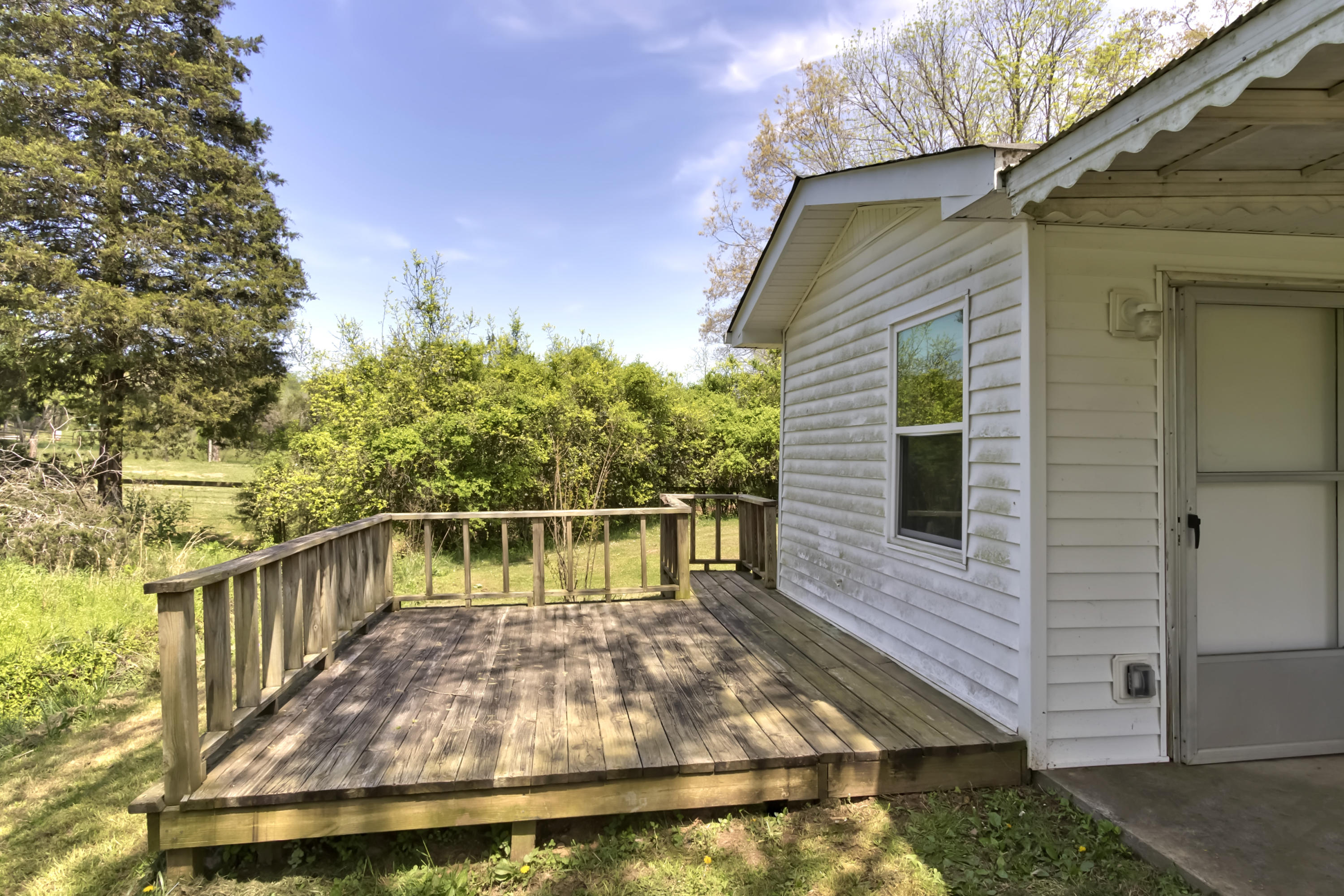 613 Laurel Bluff Road Kingston, TN 37763 - Photo 18 of 21 18_LaurelBluffRoad_609-611-613_Deck