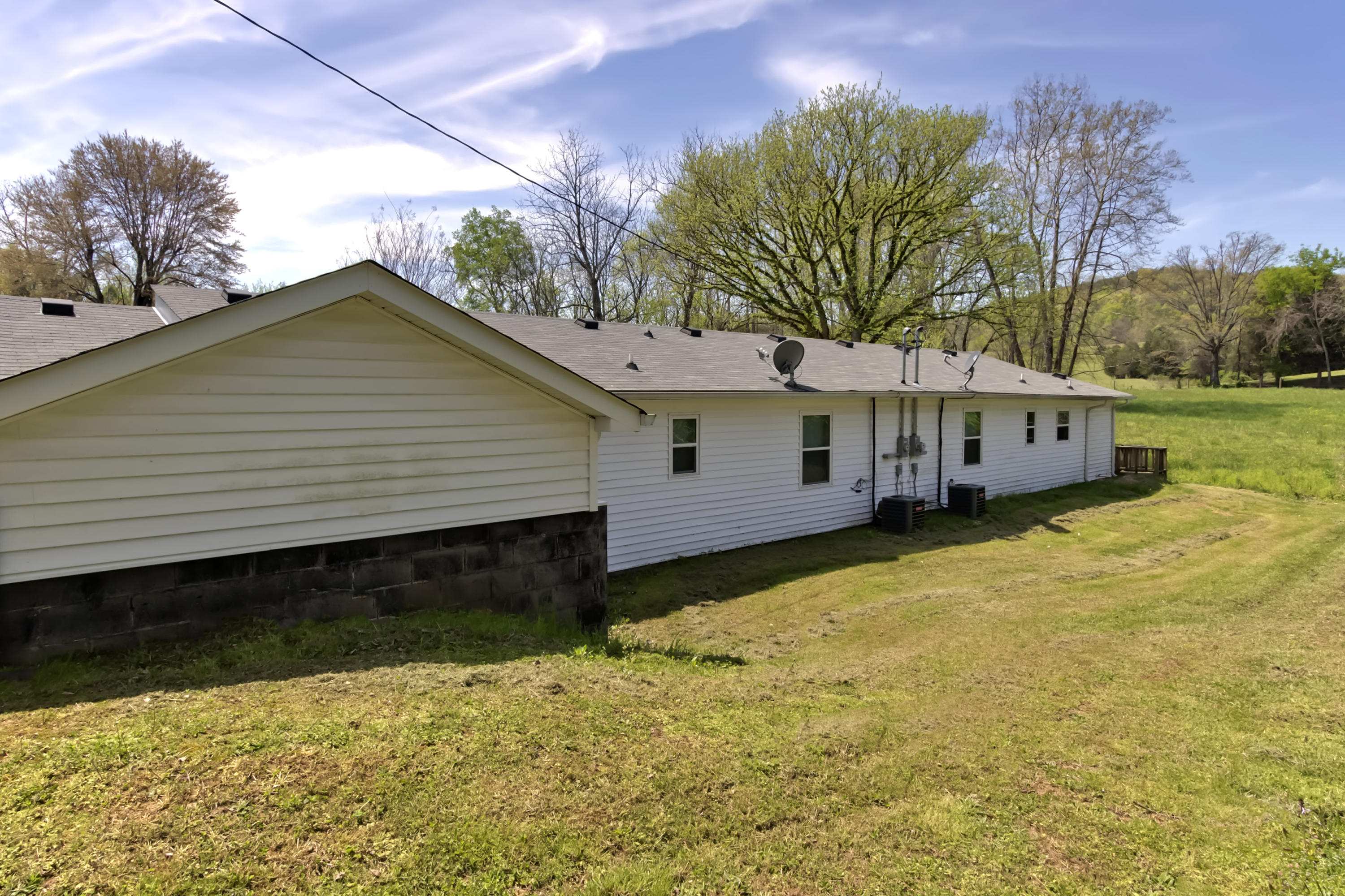 613 Laurel Bluff Road Kingston, TN 37763 - Photo 19 of 21 19_LaurelBluffRoad_609-611-613_Back