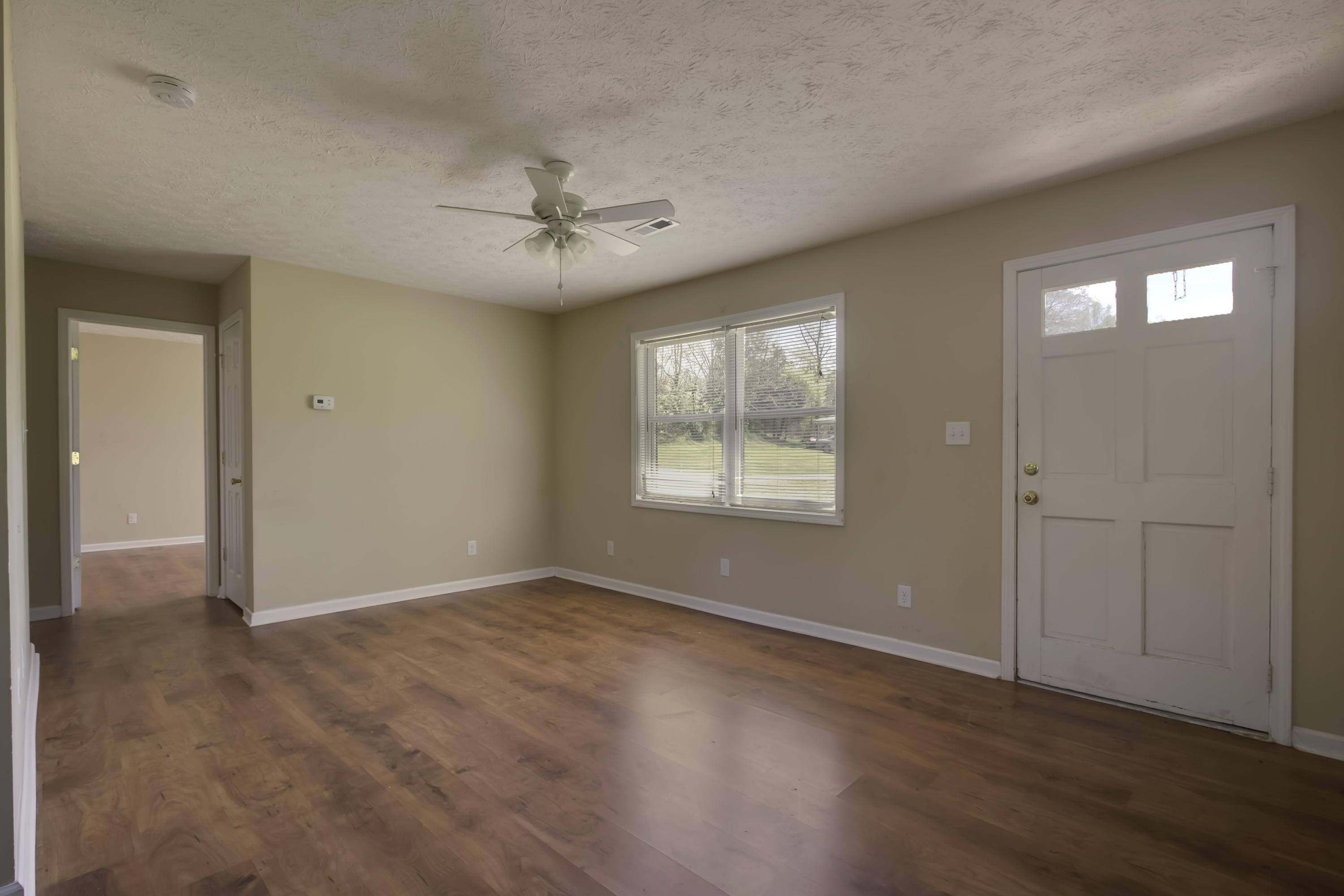 613 Laurel Bluff Road Kingston, TN 37763 - Photo 3 of 21 03_LaurelBluffRoad_609-611-613_Living02