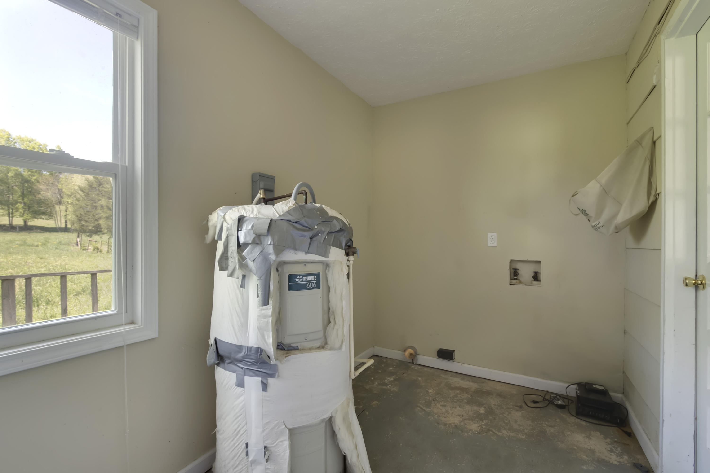 613 Laurel Bluff Road Kingston, TN 37763 - Photo 8 of 21 08_LaurelBluffRoad_609-611-613_Laundry