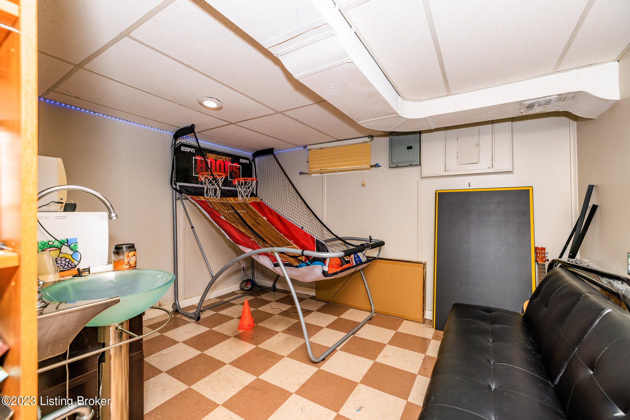 225 Ridgeway Avenue Louisville, KY 40207 - Photo 20 of 25 BO0A3911