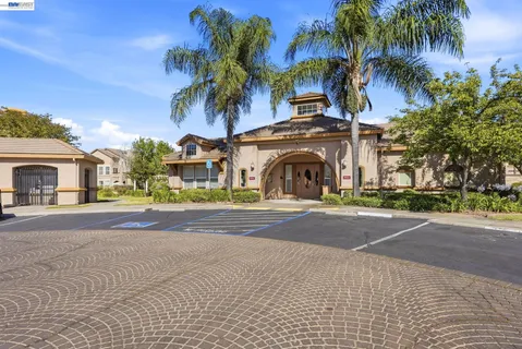 $325,000 | 5350 Dunlay Drive, Unit 412, Sacramento, CA 95835