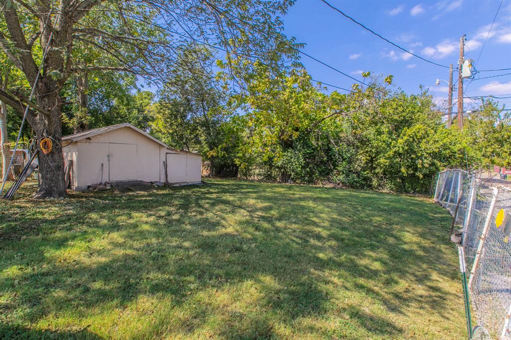 2101 Pine Avenue Waco, TX 76708 - Photo 26 of 27 a view of a house with backyard and garden