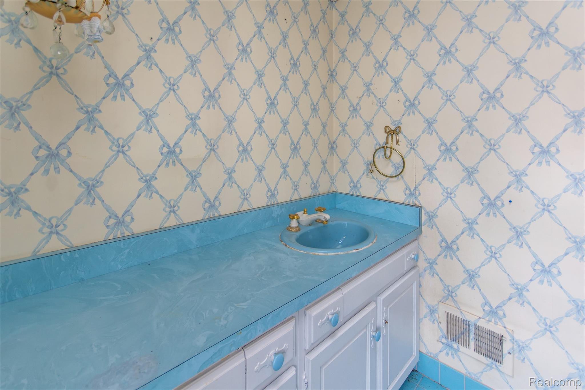 8475 Bridge Road Grosse Ile, MI 48138 - Photo 43 of 68 DSC_5134enf.jpg