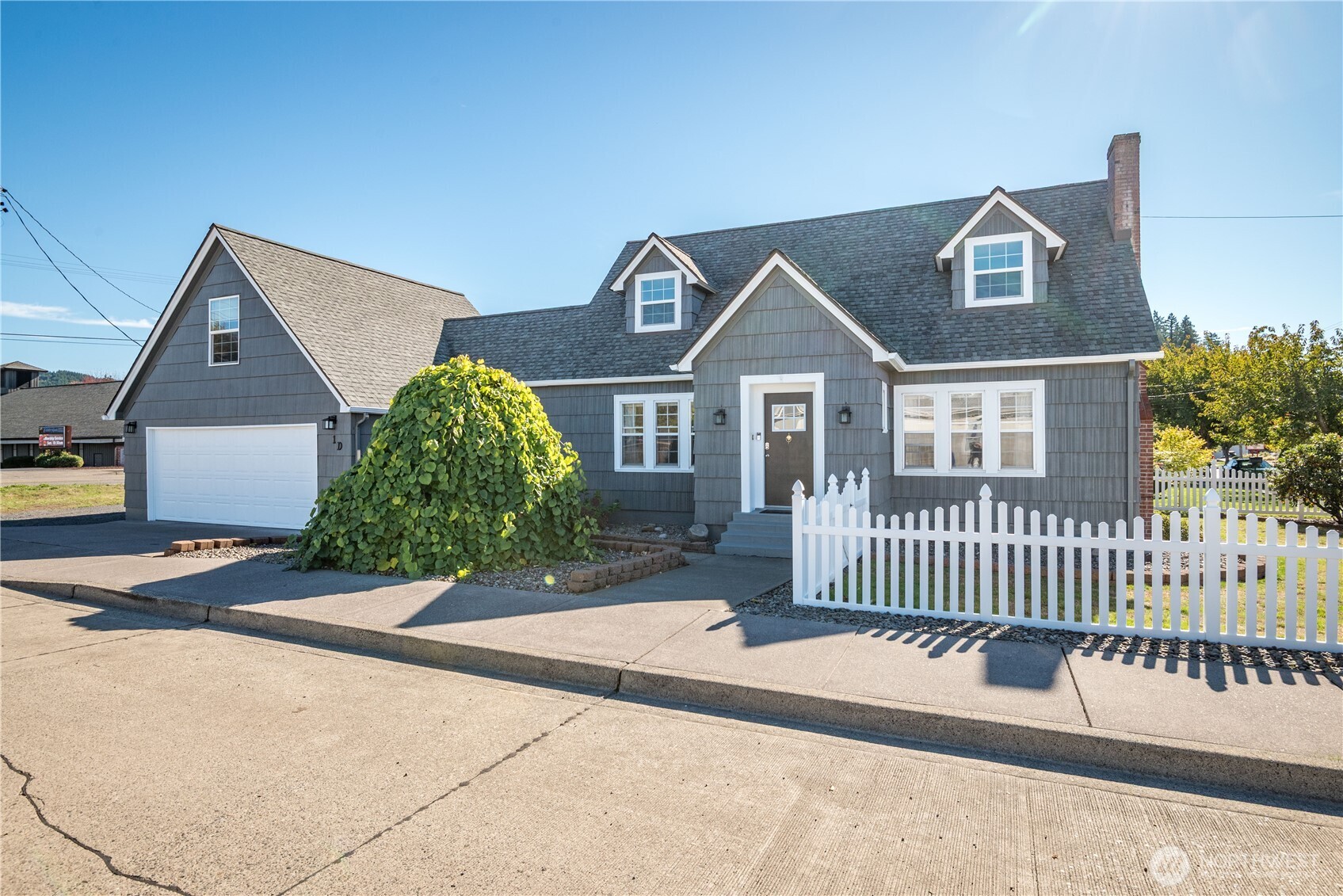 1 D Street Southwest Castle Rock, WA 98611 - Photo 2 of 40