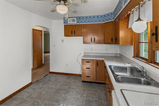 $195,000 | 114-112 Andrew Avenue, Jerseyville, IL 62052