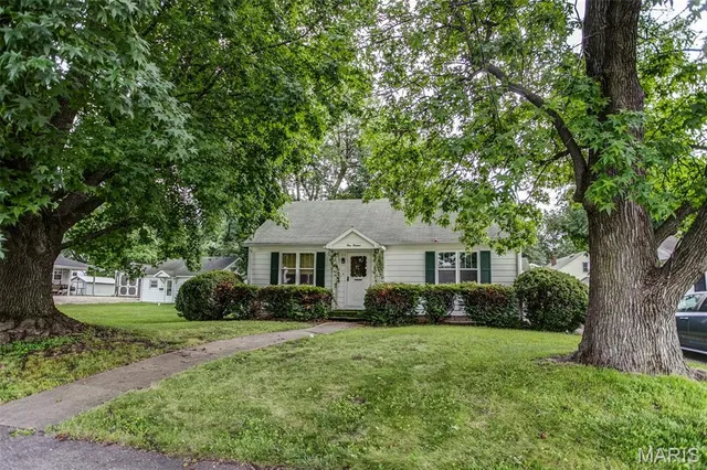 $195,000 | 114-112 Andrew Avenue, Jerseyville, IL 62052