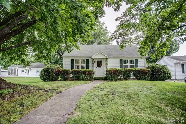 $195,000 | 114-112 Andrew Avenue, Jerseyville, IL 62052