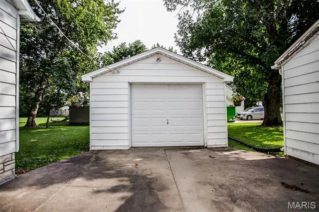 $195,000 | 114-112 Andrew Avenue, Jerseyville, IL 62052