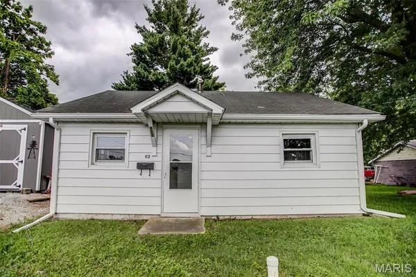 $195,000 | 114-112 Andrew Avenue, Jerseyville, IL 62052