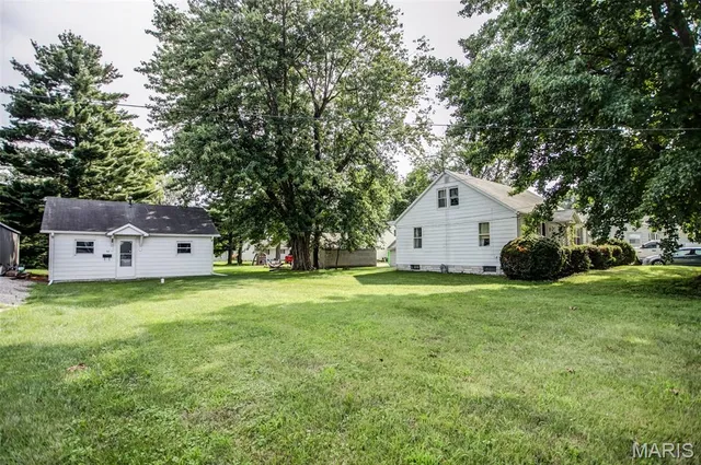 $195,000 | 114-112 Andrew Avenue, Jerseyville, IL 62052