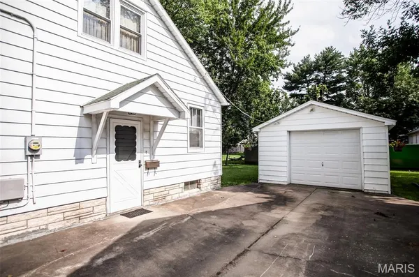 $195,000 | 114-112 Andrew Avenue, Jerseyville, IL 62052
