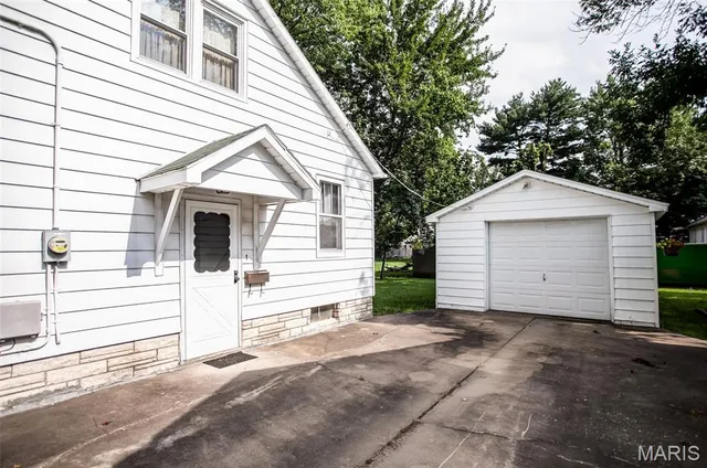 $195,000 | 114-112 Andrew Avenue, Jerseyville, IL 62052