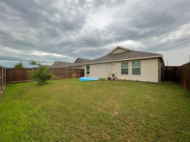 a view of a house with a backyard