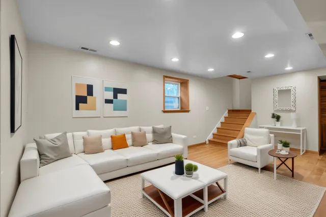 $295,800 | 7223 North Oakley Avenue, Unit 1E, Chicago, IL 60645