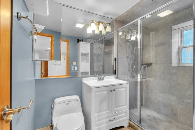 $295,800 | 7223 North Oakley Avenue, Unit 1E, Chicago, IL 60645