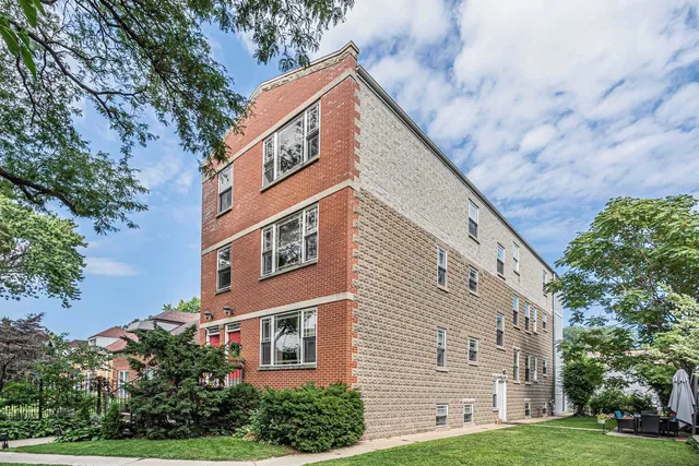 $295,800 | 7223 North Oakley Avenue, Unit 1E, Chicago, IL 60645