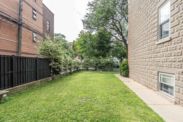 $295,800 | 7223 North Oakley Avenue, Unit 1E, Chicago, IL 60645