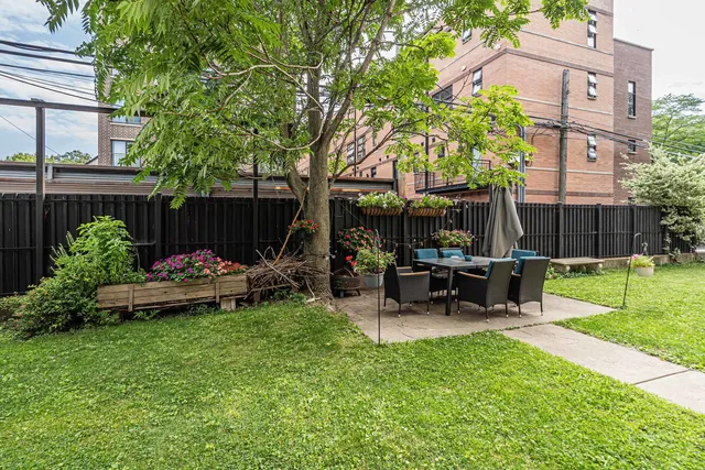 $295,800 | 7223 North Oakley Avenue, Unit 1E, Chicago, IL 60645