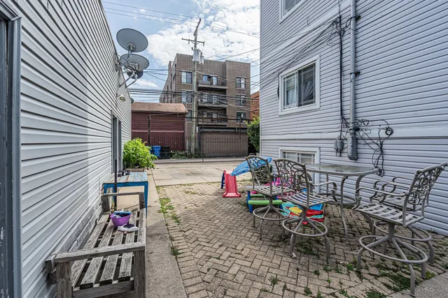 $295,800 | 7223 North Oakley Avenue, Unit 1E, Chicago, IL 60645