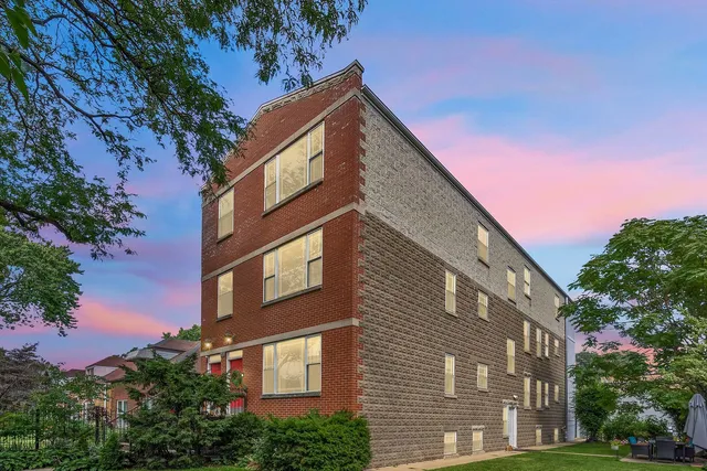 $295,800 | 7223 North Oakley Avenue, Unit 1E, Chicago, IL 60645