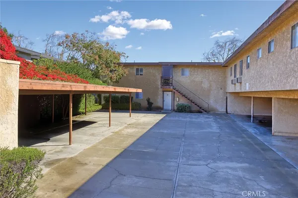 a view of a house with entertaining space