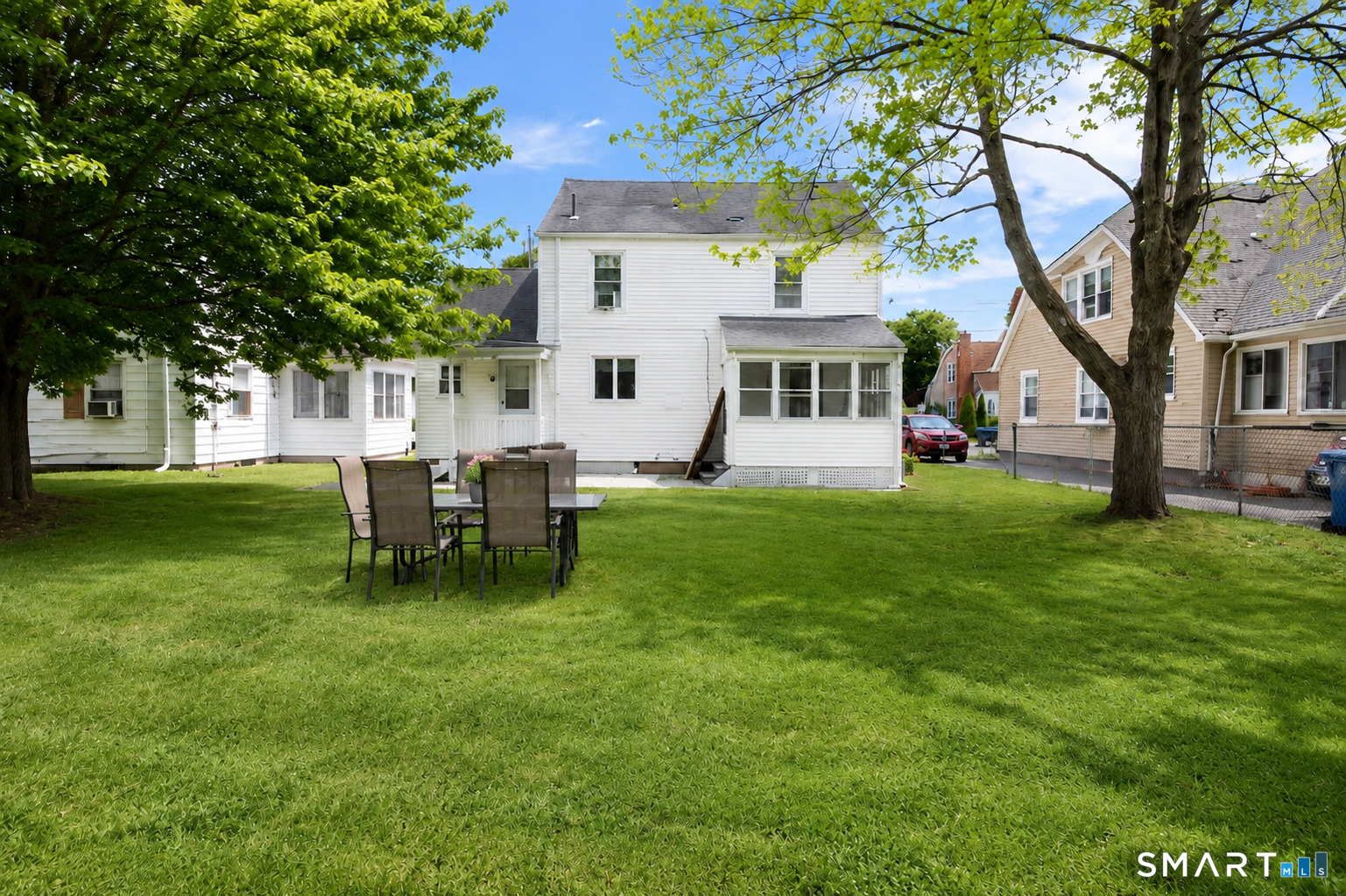 242 Victoria Road Hartford, CT 06114 - Photo 4 of 34